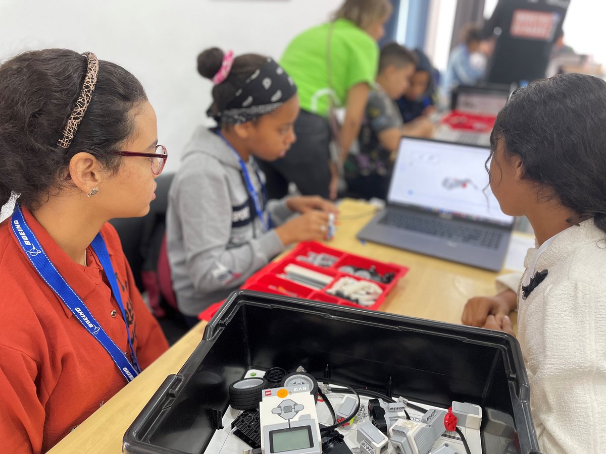 BoeingMidEast's tweet photo. This #WomenHistoryMonth and all year-round, Boeing supports early-career talent through a variety of internships, educational and professional development opportunities. When we invest in young women, we’re investing in the future of #TeamBoeing.
#WomenHistoryMonth #EmbraceEquity https://t.co/TQ3xzaUD5U