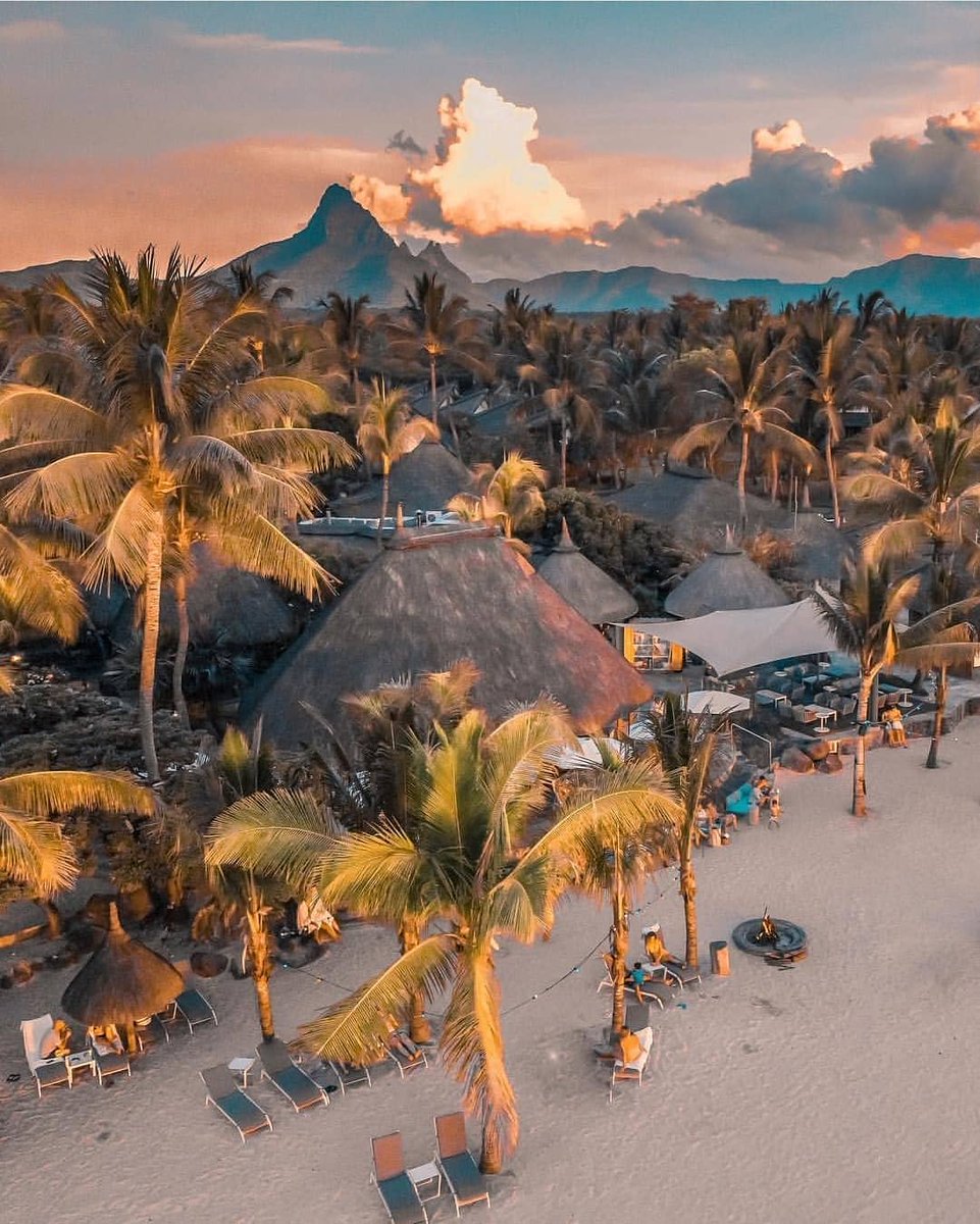 AfricaFactsZone's tweet photo. Mauritius has been named as Africa's happiest country for six years in a row by the World Happiness Report.

It is Africa's most developed country with free healthcare and education.

It provides free transport for students and old people.

It has a monthly minimum wage of $251. https://t.co/jmodT9aDJg