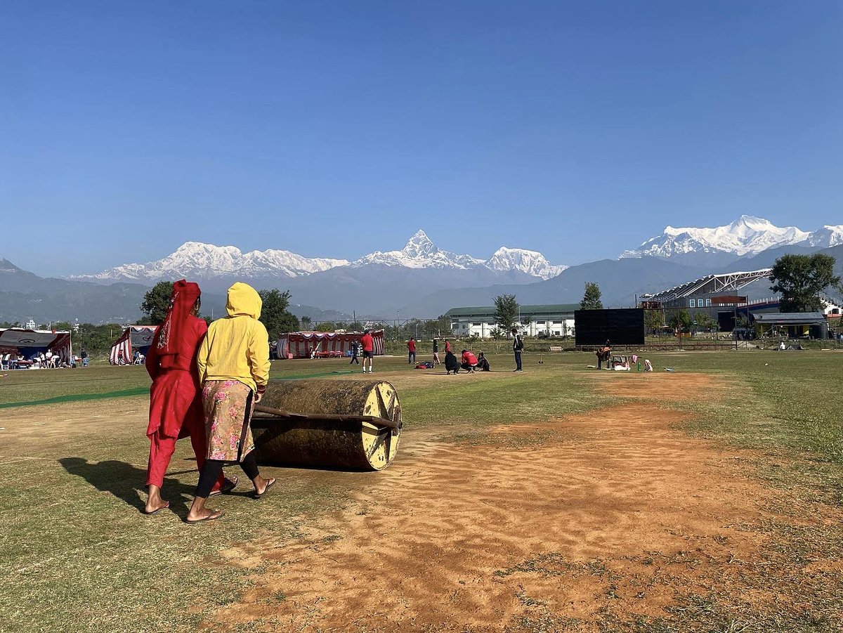 This image of two Nepali groundswomen preparing the pitch at Pokhara Cricket Ground, Rangasala, Nepal, has won the Amateur Wisden Photograph of the Year competition.

Those views of the Annapurna mountain range in the background 😍

📸 <a href="/elysahubbard8/">Elysa Hubbard</a>