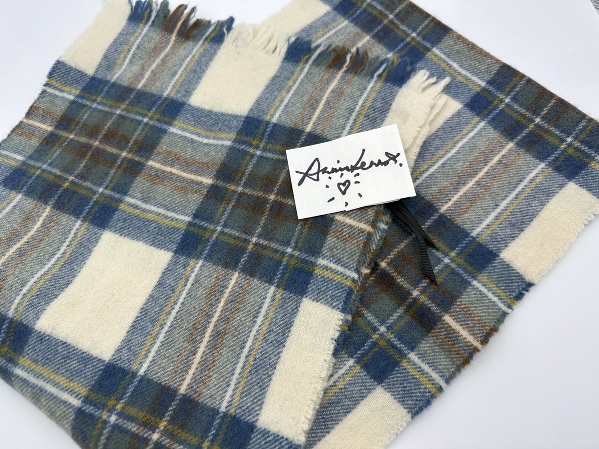 CahonasScotland's tweet image. Massive thanks to @AnnieLennox who has once again supported our Celebrity Loosen Up Auction in support of Testicular Cancer education, awareness and support with one of her signed (on tag) and worn scarves.

You can bid on it here - uk.givergy.com/loosenupauctio…

Good Luck