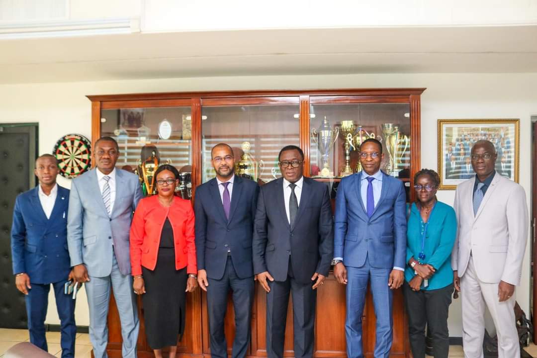 Année dédiée à la Jeunesse: L'UNESCO renforce son appui au @Gouvci pour la construction de l’héritage de la CAN 2024.
La mission a rencontré + ministres &amp; les discussions ont églmnt permis de faire 1 état ds lieux qui permettra de bâtir les fondements de la stratégie d’héritage.