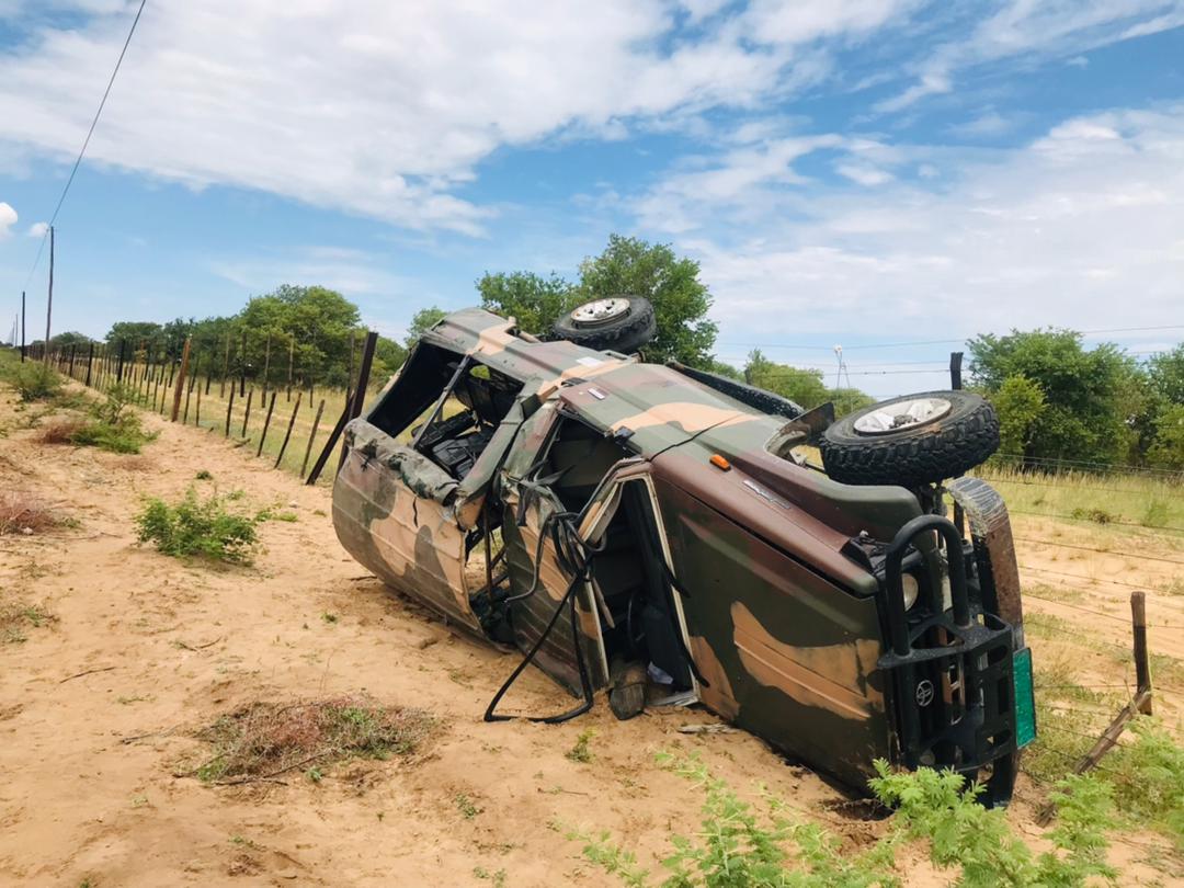 NBCDigitalNews's tweet photo. The rear left tyre of the car burst, causing the Toyota Landcruiser to overturn. NDF spokesperson, Lieutenant Colonel Petrus Shilumbu, confirmed the accident.
Report: Mericah Maekopo
Camera: Nafimane Jonas
#NBCNews #nbcDSTV282 #nbcdigitalnews #GOtv91 https://t.co/pach1JUhaI