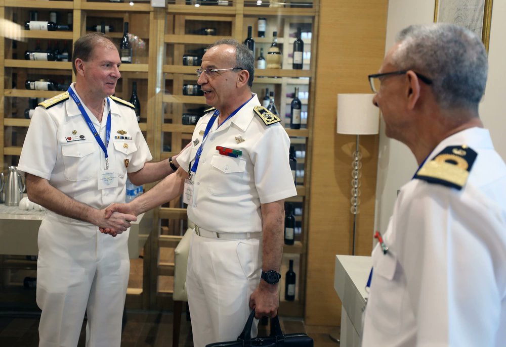 FAR_MAROC's tweet photo. #FARMAROC #COOPERATION #AMFS23 #NAVY
๐บ๐ธ๐ค๐ฒ๐ฆ
ู
ุจุงุญุซุงุช ุซูุงุฆูุฉ ู
ุบุฑุจูุฉ ุฃู
ุฑูููุฉ ุจูู ุงูููุณ ุฃู
ูุฑุงู ุงูู
ุตุทูู ุงูุนูู
ู ู
ูุชุด ุงูุจุญุฑูุฉ ุงูู
ูููุฉ ู ุงูุฃุฏู
ูุฑุงู ุณุชููุงุฑุช ู
ููุด ูุงุฆุฏ ุงูุจุญุฑูุฉ ุงูุฃู
ุฑูููุฉ ุจุงูุฑูุจุง ู ุฃูุฑูููุงุ ูู 20 ู
ุงุฑุณ ุจุงูุฑุฃุณ ุงูุฃุฎุถุฑ ุนูู ูุงู
ุด ูู
ุฉ ุงูููุงุช ุงูุจุญุฑูุฉ ุงูุฃูุฑูููุฉ #AMFS23 https://t.co/yvsaGCE6yd