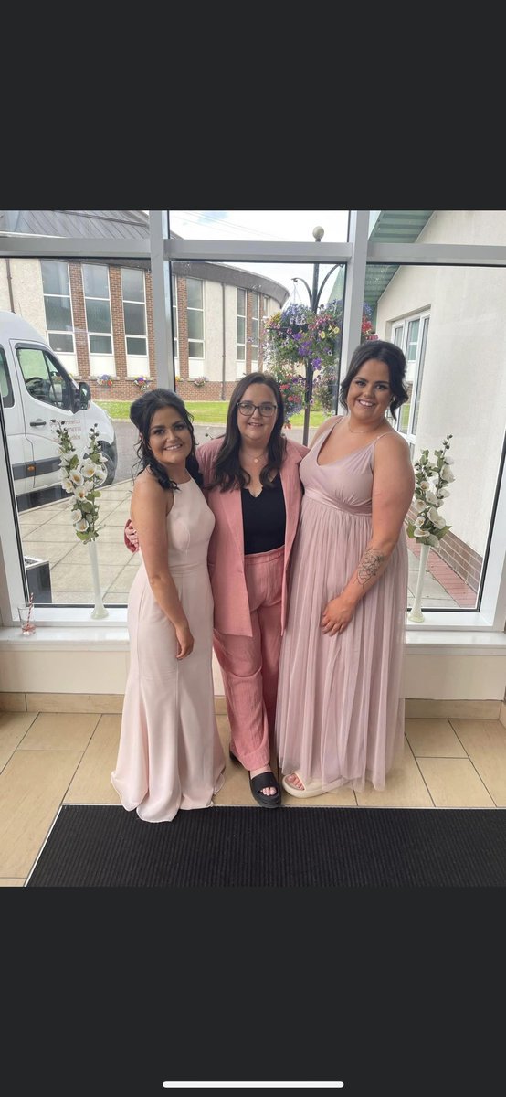 lucywallace1xx's tweet photo. Happy 28th birthday @_teriwaIIace , have the best day ever! Love you lots💗💗💗 https://t.co/geMOOFHLi1