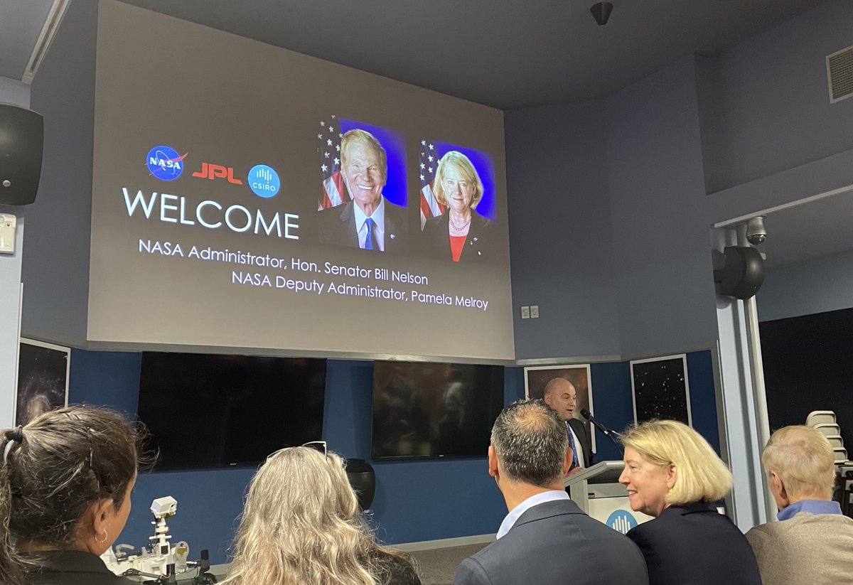 AstroLeanne's tweet photo. Pretty cool day at work - meet former Astronauts, @SenBillNelson and @Astro_Pam when they visited the site. With lots of photos being taken of the leading science organisations coming together, why not include a #selfie or two! @Astro0Glen https://t.co/nY9wFp8KqM
