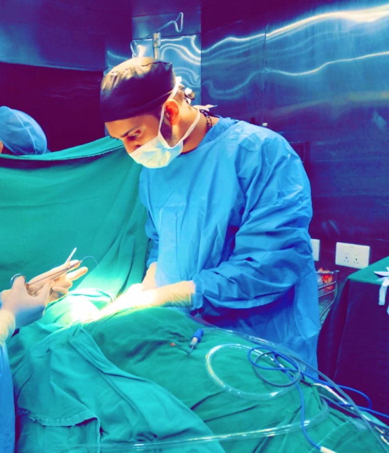 HitHesHz's tweet photo. Cuts and Knots🪢🪢 #surgeon  #doc #doctor #MedTwitter #life https://t.co/5d1vIxPoRm