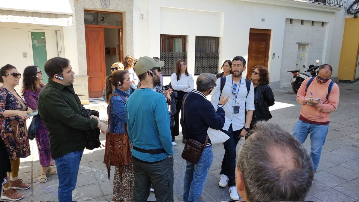 CEPdeSevilla591's tweet photo. Curso para profesorado de @edpermanente: conocimiento y aplicación did. del patrimonio en el Museo de la Cerámica y en las corralas de Triana ¡Interesantísimo! @Ben_Baso @Forma_Sevilla @FormacProfAnd @Patrimonio_And  @CEPdeSevilla @Ayto_Sevilla @MbrMario https://t.co/UYn4X4Cyt5