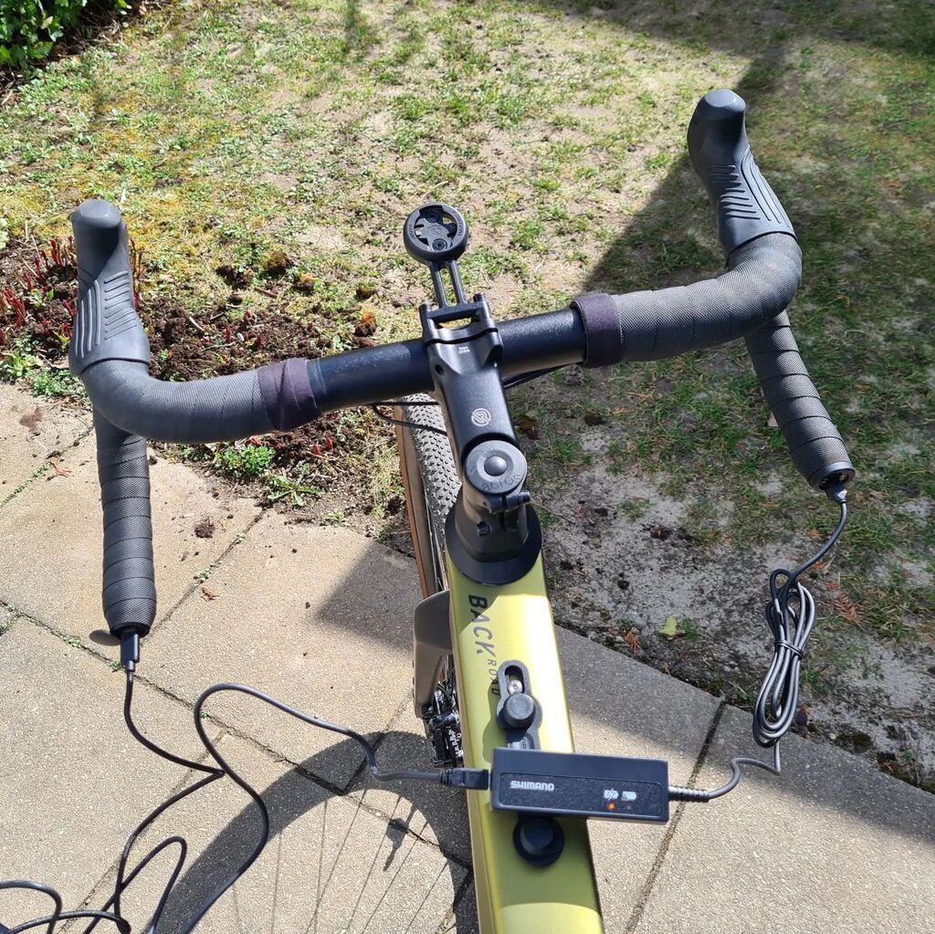 Auch das #rosebikes #backroad #gravelbike will geladen werden #gpsradler instagr.am/p/CqFoGB-styP/