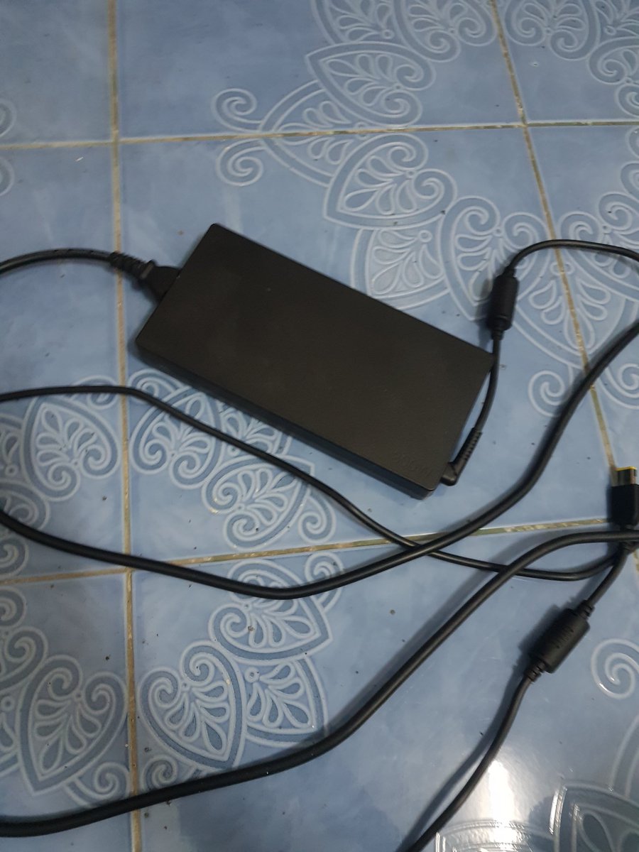 DRJFT1's tweet photo. Recently, ants entered the adapter, there was smoke coming out. 😢 https://t.co/x523ZAlNKk