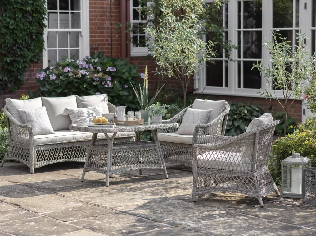 HouseFurnitur3's tweet photo. Garden season is coming! This garden lounging set from Gallery Direct comfortably seats up to five people for dining, relaxing or working outdoors! Shop now at #johnlewis #WorldPoetryDay #GardenFurniture #outdoors https://t.co/yfnRqHZohw