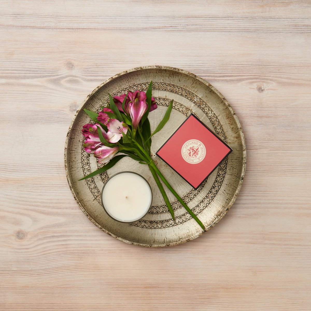 Bring the outside in, whatever the season, and fill your homes with your  favourite aromas. Uplifting, energising, relaxing, comforting – the choice is yours and we can help you to find your favourites.