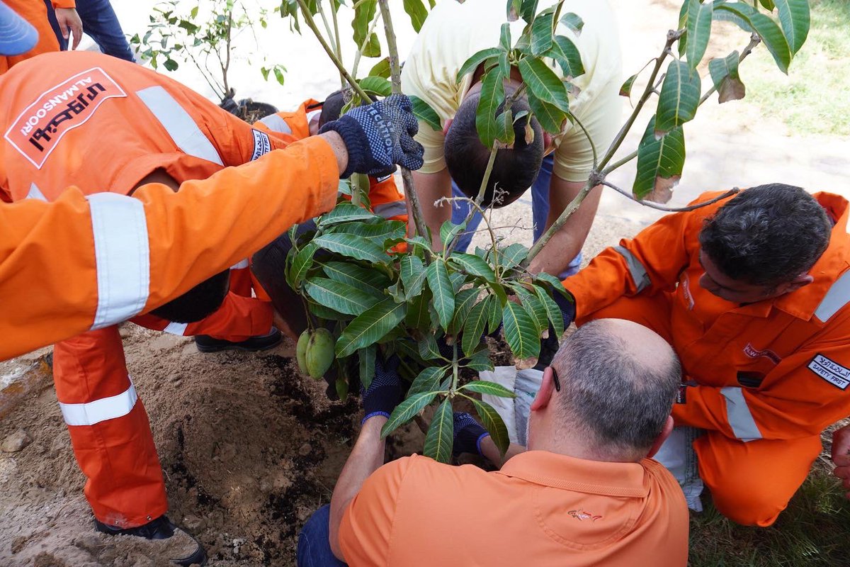 AMPS_official's tweet photo. In line with our constant efforts to preserve the environment and provide a safe and clean atmosphere, the desert clean-up and tree-planting campaigns were organized at our Bu Hasa camp in the UAE—a big thanks to all the participants. https://t.co/iyHyC5akAN