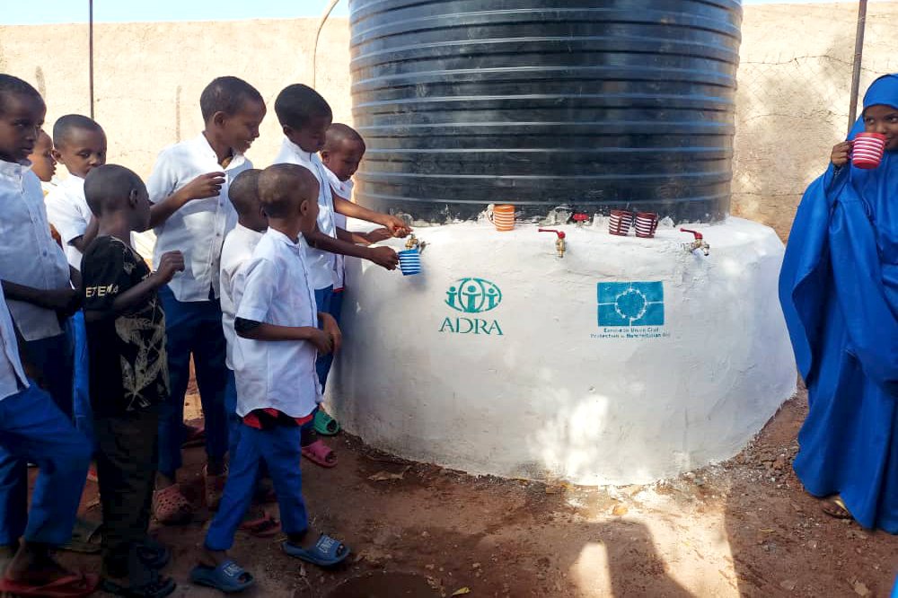This years #Worldwaterday comes during a time of widespread water scarcity in #Somalia due to the devastating drought.
<a href="/eu_echo/">EU Civil Protection & Humanitarian Aid 🇪🇺</a>  program continues its commitment to provide safe drinking water to more than 51,000 students #WaterForAlll #WaterAction
<a href="/SaveChildrenSO/">Save the Children in Somalia</a>