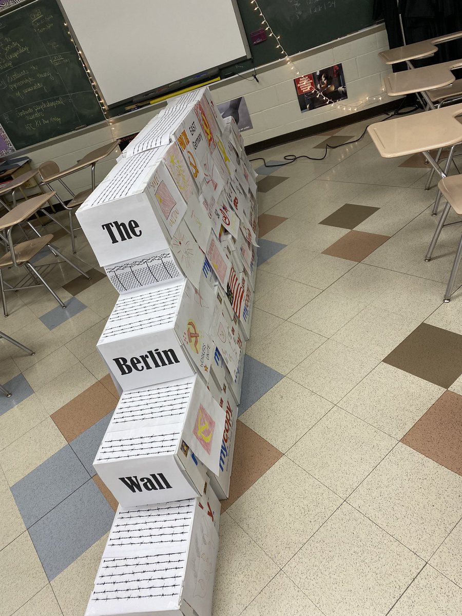 mrsfranchetti's tweet photo. The Wall is up! Which side are you on? #BerlinWall #Honors USII https://t.co/glX4UdM2zN