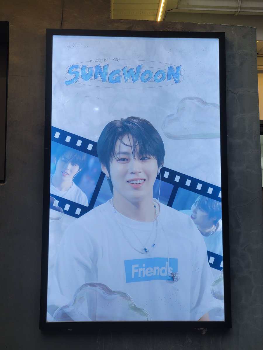 malang_cloud's tweet image. 하성운 생일 축하해💜💙💛
뭐가 꽃이야••• 예쁜 성운이 한가득❤️

@lovepill322
#HBDSUNGWOON
#하성운
#HASUNGWOON