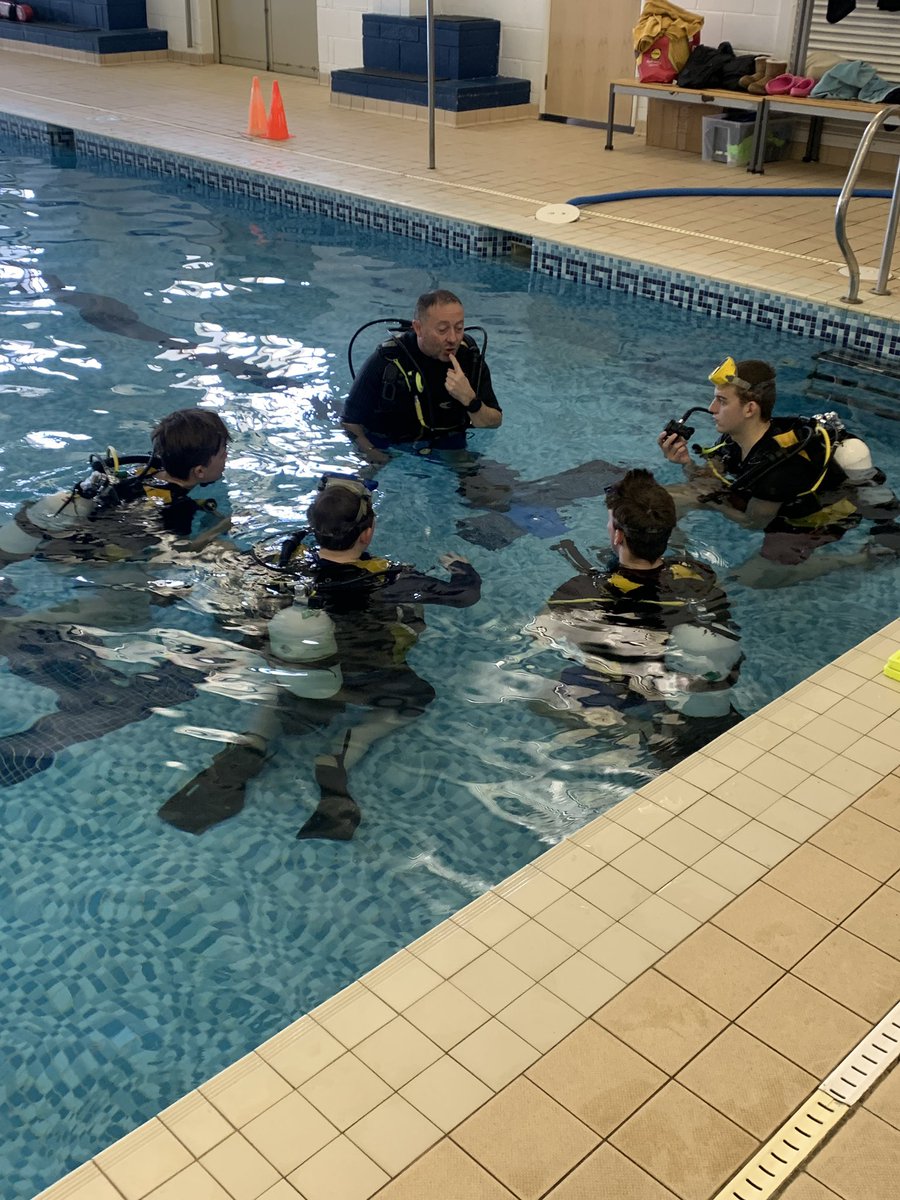 MonktonCCF's tweet photo. #MonktonRN #MonktonFieldDay2023 Prep School pool home to some scuba divers today. 🤿👍Cadets enjoying earning their try dive badge. #DivingIsFun #SinkingIsAnOption https://t.co/t4g5it5HUj