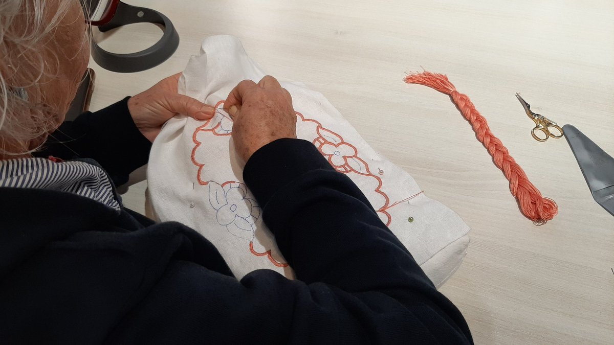 Artenerife_'s tweet photo. #FORMACIÓN Plan Formativo en Artesanía 2023 @CabildoTenerife 
👉Curso Iniciación Bordado en @MAITenerife
👉Artesana docente: Carmen Gloria Rodríguez Rocha #Artesanía #Tenerife https://t.co/BMMfNu0YWF