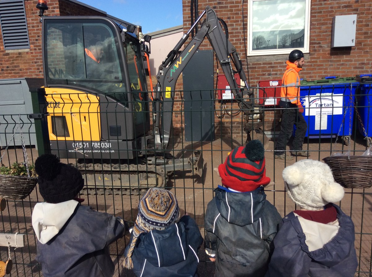 WBarnsNursery's tweet photo. More vehicles arriving onto site, sparked our interest for another visit. We were able to see the progress even from yesterday and we noticed the start of our boundary fence being put into place.
#ourbigbuild #newstart #newprovision #transitions #involvedineverystageofthebuild https://t.co/8a52V2w1C9