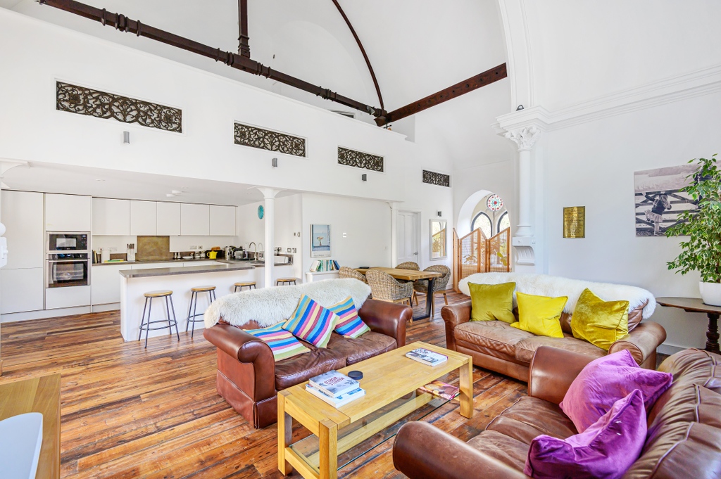 😍 Look at this stunning church conversion apartment! In the heart of the city overlooking the Leats it exudes character and class. ⁠
Full Details here digital.fluxpro.io/Brochure/TRU22… ⁠
⁠
⁠
#property #home #homesweethome #architecture #interior #apartmentliving #apartments