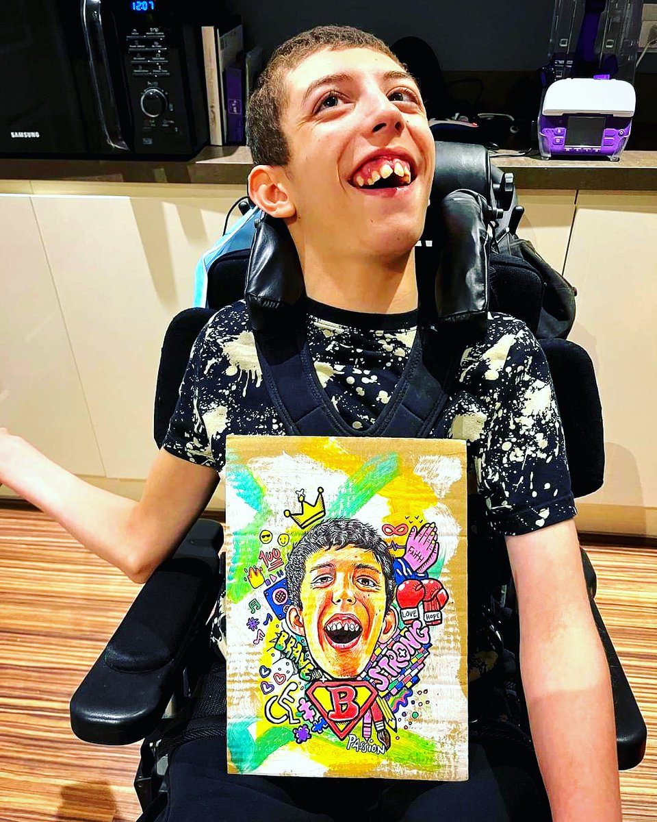 LittleSamsArt's tweet photo. @background_bob art book that is coming out on April 15th to raise money for his local charity ! I'm so honoured that they asked to be a part of that journey, and keep smiling noah and spreading your backgrounds across the globe x 🌎 🖼 #backgroundbob #littlesamsart https://t.co/uCdVAeExz3