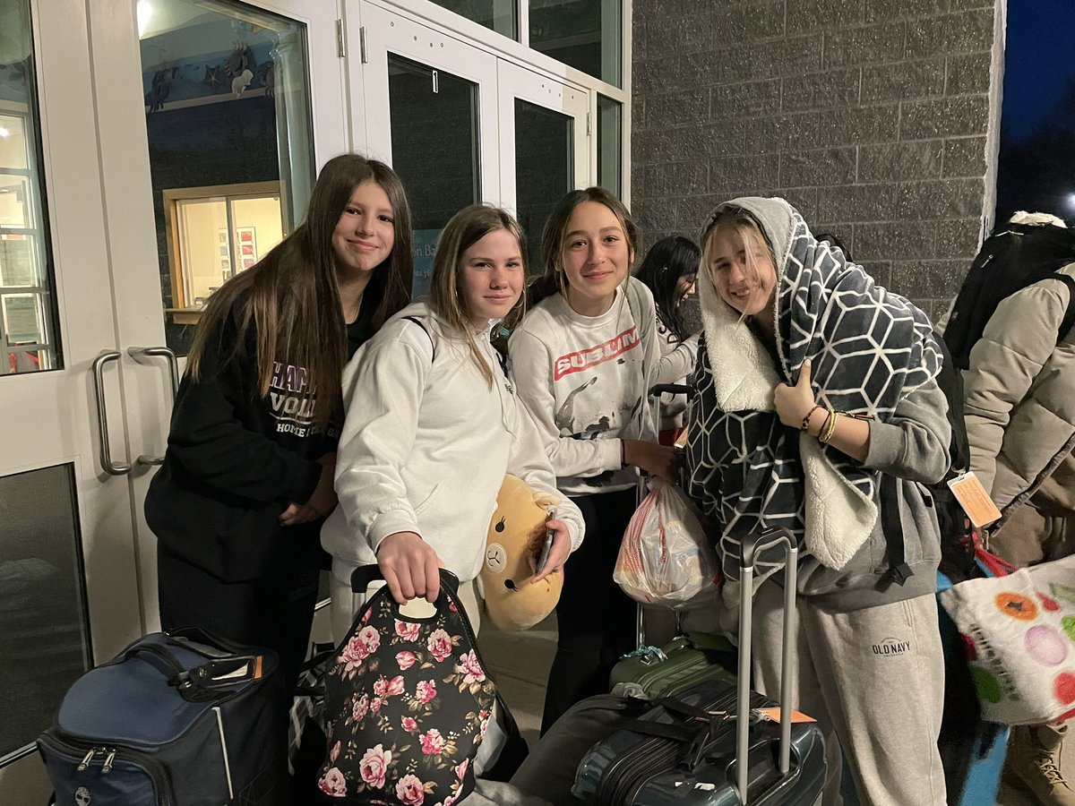 SingleVickie's tweet photo. And they are off to Frost Valley @HamptonBays_MS https://t.co/d60Hg9Ee2V