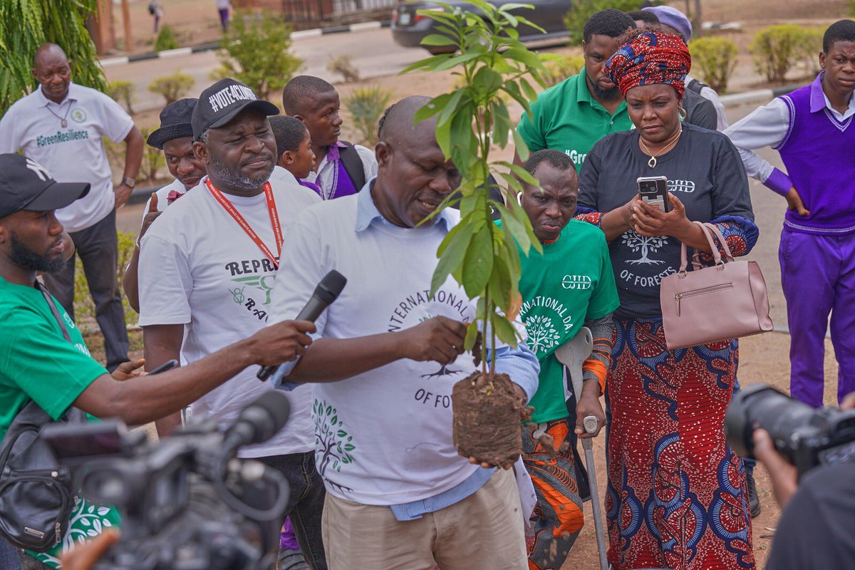 FMEnvCCNG's tweet photo. Yesterday: Staff of @FMEnvCCNG were @ GST Sec. School Area 3, Abuja to commemorate #InternationalDayofForests with the students. One of the activities was #TreePlanting and #CCTalk which was interactive among stakeholders and the students. https://t.co/m53fj7GkZw