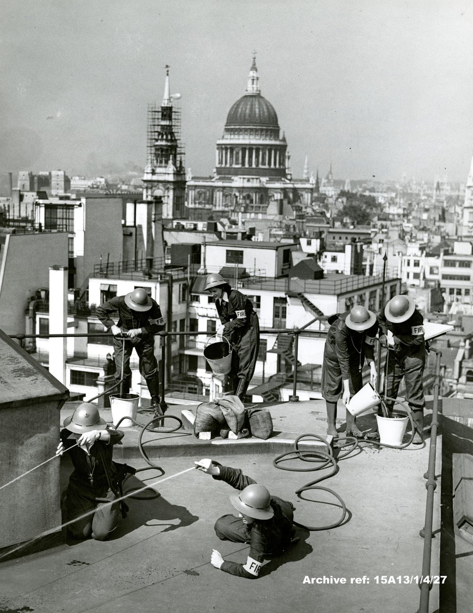 boemuseum's tweet photo. Women fire guards practice using pumps & hoses on the roof of the Bank to help protect the building in the event of an attack during WW2 ️🔥
What are your memories of being part of a team?
Is there someone you could #JustCall to ask about theirs? #HBAHTeamSpirit #BoEArchive https://t.co/bje3JlB3eE