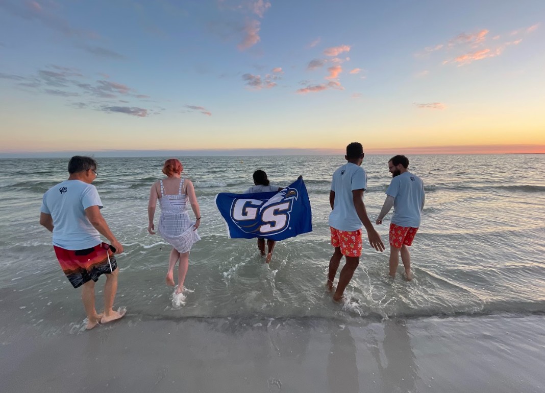 GSULeadServe's tweet image. Alternative Breaks took two trips over Spring Break. One trip was to Fort Myers, FL to work on homes impacted by Hurricane Ian. The other was to Greenville, SC to help in the Ronald McDonald House. 

The May Break applications are open NOW! docs.google.com/forms/d/e/1FAI…