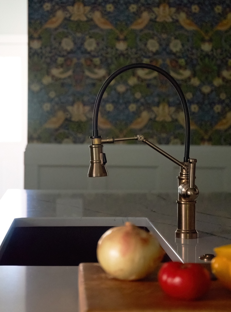 Virtually every kitchen we create has hundreds of details that come together to perfection for our homeowners. We love this faucet for its beauty and functionality.⁠

#brizofaucet #designdetails #customkitchen #kitchendesign

@Kipnisarch @brizo @cambriasurfaces
#michaelakaskel