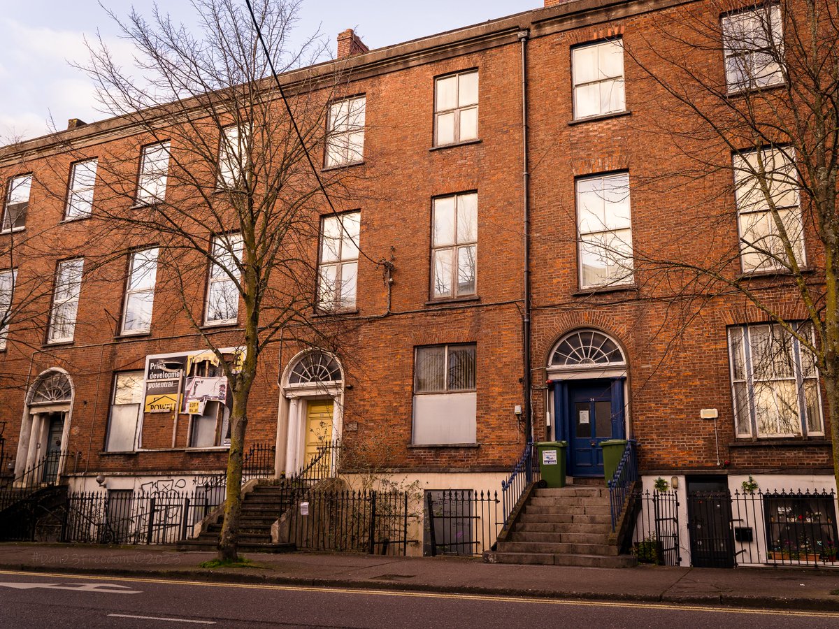 dan23freedom's tweet photo. 📷 1/60 sec at f/4,0, ISO 160, 28 mm (28-75)
.
.
#dan23freedom
#redbrick #brick #redbrickhouse #brickhouse #brickbuilding #doorsoftheworld #Ireland #cork #urbanexploring #architecturelovers #buildinglovers #streetphotography #cityphotography #cityexplore #citylife
#love https://t.co/G7lbu9ARWZ