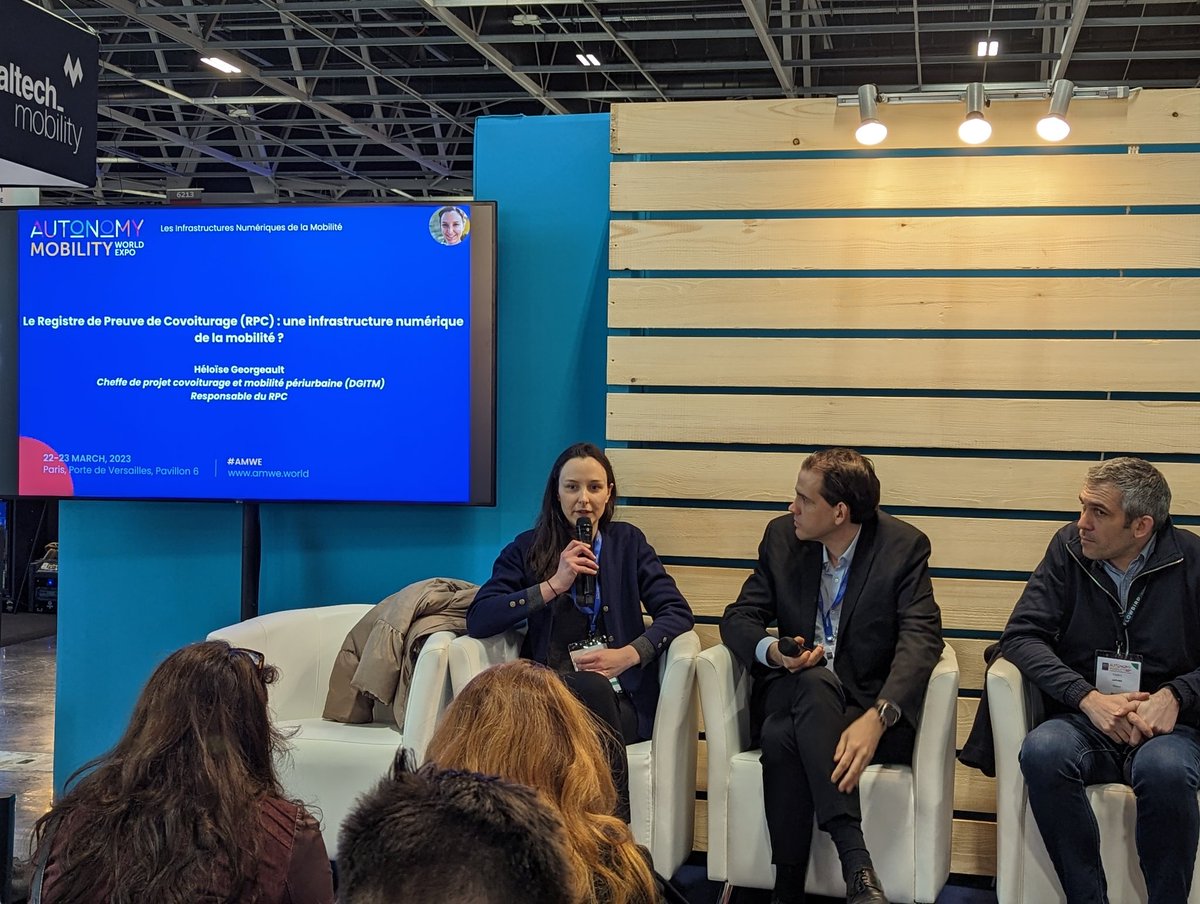 JulieBraka's tweet photo. Les infrastructures numériques de #mobilité présentées par @ghislaindelabie  de la @fab_mob, Frédéric Laithier @flowbirdFr et Héloïse Georgeault du @Covoitbetagouv 

#awme #autonomy https://t.co/tqNZUT6PbQ