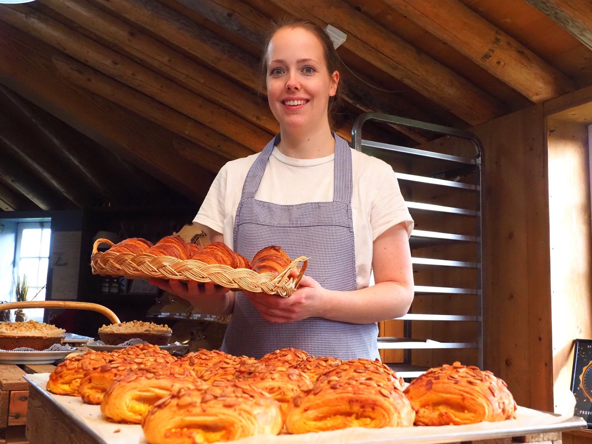 Hendriks_Albert's tweet photo. Over Friese streekproducten barstensvol suiker en bakkers die wél buiten de lijntjes durven kleuren: https://t.co/WkCueR2ge8 https://t.co/wW34hSXr3F