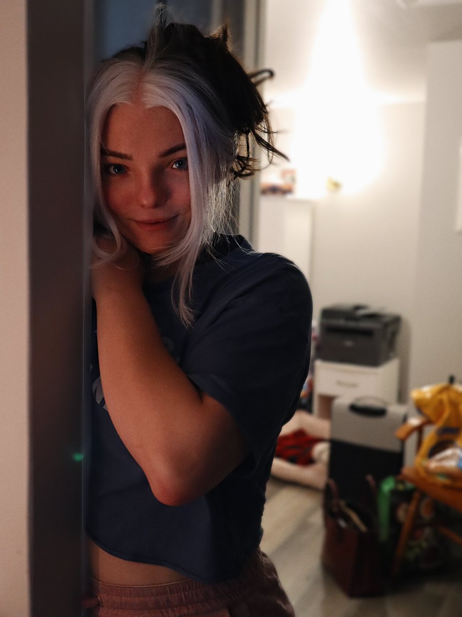 stefsanjati's tweet photo. I used to see the aesthetics of pain as real vulnerability.

Years later I see the vulnerability was in being willing to heal and share happiness with others. To connect with genuine emotion, not to hide behind wounds and defenses.

Every day I wish healing for others. 💕 https://t.co/RF3jbNA9hb