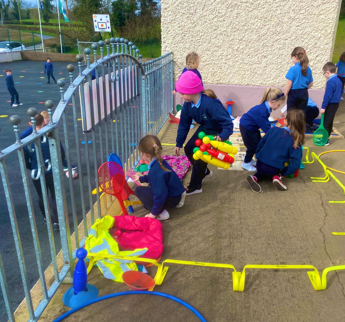 scoilbhrideNS's tweet photo. Our @Irishheart_ie ‘Bizzy booklets’ fit right in here at @scoilbhrideNS We 💚all things active! #wellbeing #learning #improvesconcentration #buildsfriendships #helpingourmindstosmile @MarathonkidsIre @ActiveFlag @HSEschoolsteam @Irishheart_ie @PDST_Hwellbeing https://t.co/nBxuoAFfgX