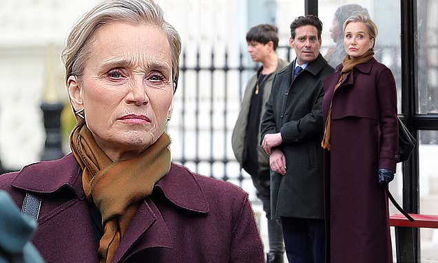 DTNNEWUpdates's tweet photo. Kristin Scott Thomas and James Callis film series 3 of Slow Horses in London https://t.co/tWnOvtMFA8