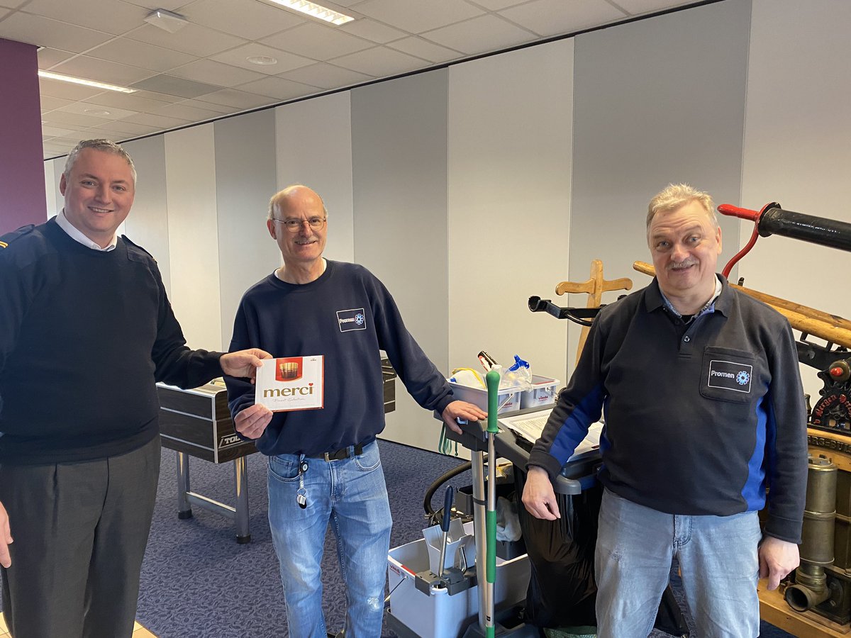 BArjenvd's tweet photo. Vandaag deze kanjers van @Promen_nl schoonmaak een waardering mogen geven voor hun goede werk in onze kazerne Gouda. Nogmaals dank namens de afdeling brandveiligheid.
#brandweerhollandsmidden #vrhm #veiligheidsregiohm https://t.co/ONIP1UrIjD