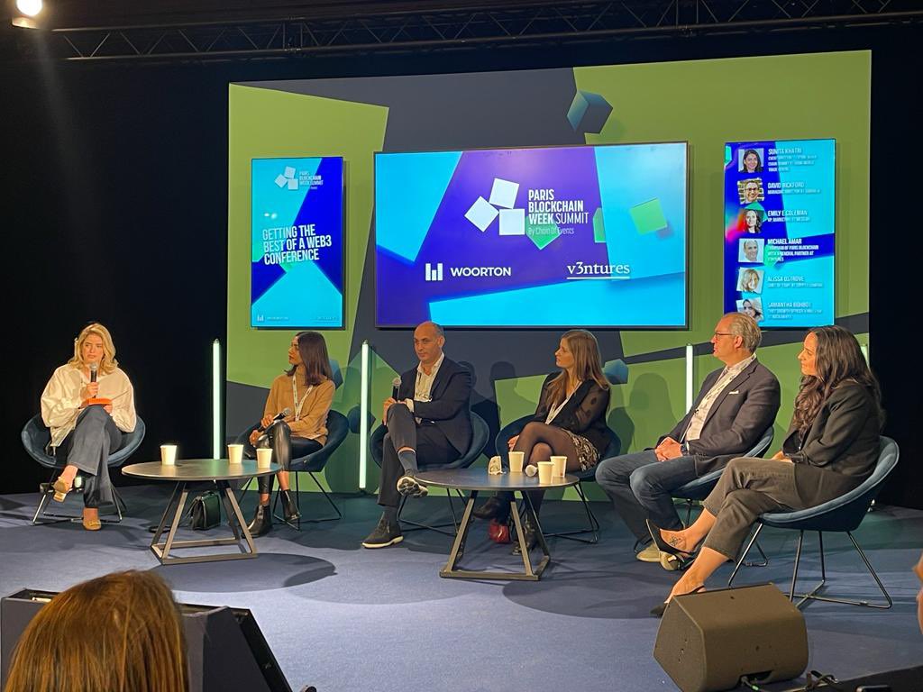 SignalWeek's tweet photo. The Mona Lisa Stage hosted a  talk about how to get the best of a Web3 conference. 🗣️

Featuring @amarmic @samantha_bohbot @AlissaOstrove @EmilyEColeman David Bickford from @CoinDesk and Sunita Khatri from @dxbontheblock https://t.co/9icNAjQX7a
