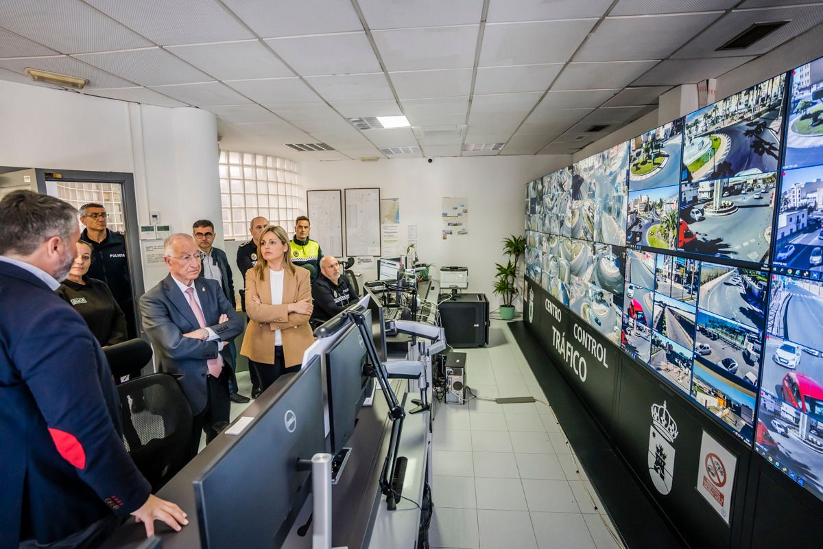 Innovasur's tweet photo. 📲El @AytoRoquetas apuesta con #Innovasur por la gestión eficiente del tráfico y la seguridad.
ℹ️ Toda la información:
👇🏻👇🏻
https://t.co/suUuN2u2nJ
#RoquetasdeMar #smartcity #Ciberseguridad #seguridaddigital #seguridadciudadana https://t.co/XvcMi3lLwi