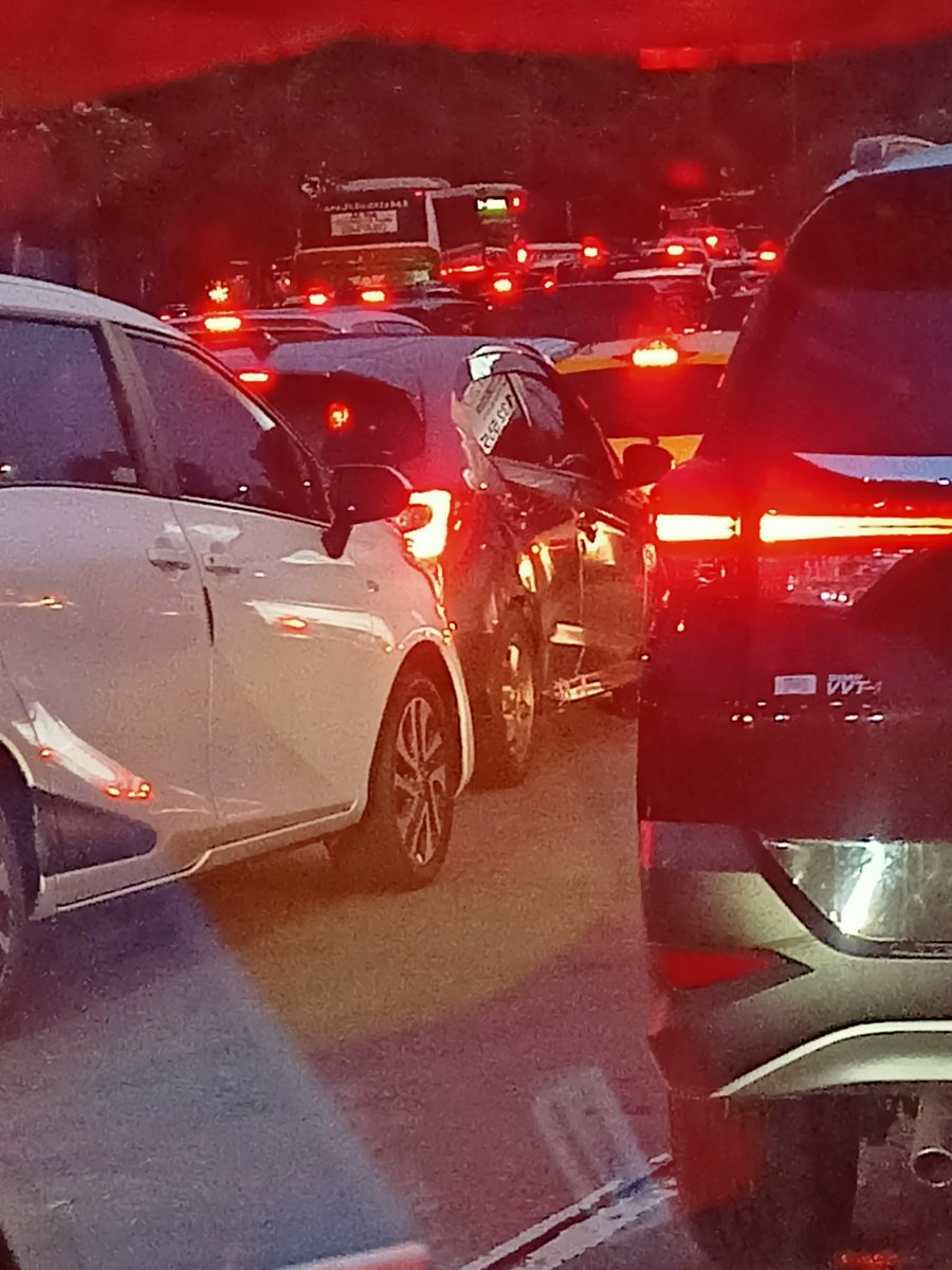 _samuelbutar's tweet photo. Mohon info, ada apa yah? Apakah sudah ada penanganan?
Lokasi : Tol keluar Cibubur
@TMCPoldaMetro
#LiburanMacet https://t.co/YL75bxsSAk
