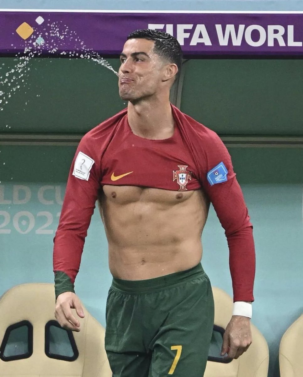 CR7Brasil's tweet photo. Amanhã tem Portugal e o homem vai pro jogo... 🇵🇹 https://t.co/WFJgTm6muy