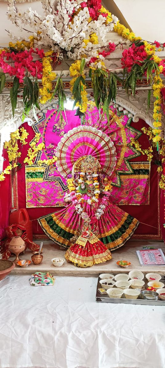 DeepvishwaShar2's tweet photo. शक्ति उपासना 
जगत जननी मां विंध्यासिनी की कृपा सभी पर बनी रहे।। https://t.co/kQijRyZrFF