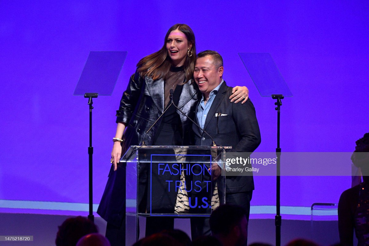 Maria Sharapova and Andy Lew presented the St. John Ready-to-Wear Award at the Fashion Trust U.S. Awards 2023 at Goya Studios on March 21, 2023 in Los Angeles, California. (Photo by Charley Gallay/Getty Images for Fashion Trust U.S.) 
#MariaSharapova https://t.co/zNkJnkCT3c