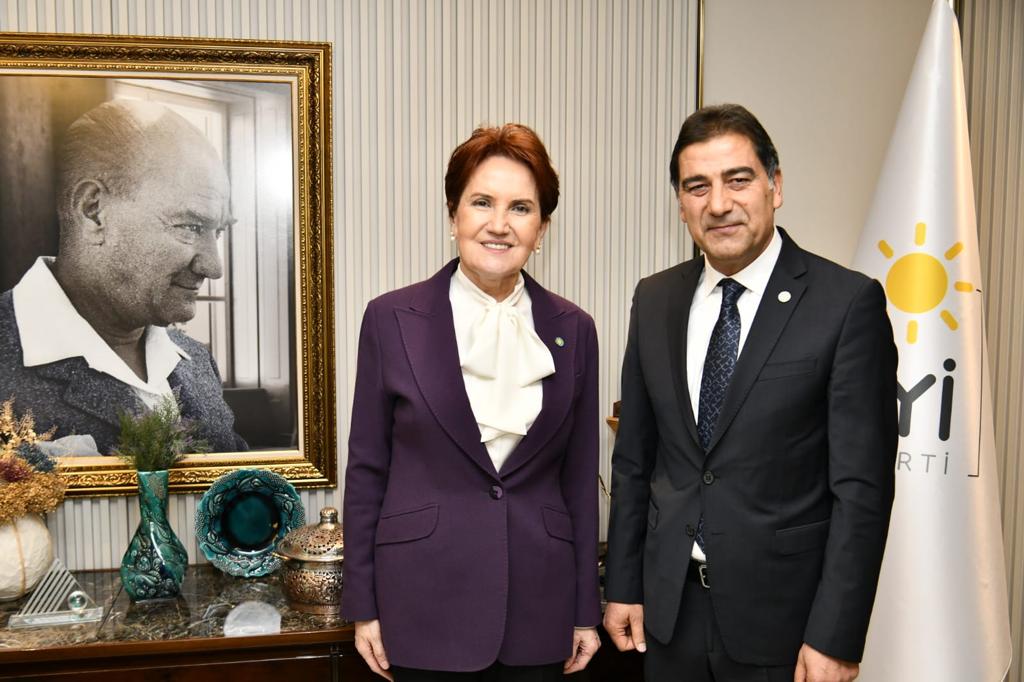 unalkaraman42's tweet photo. TBMM Grup toplantımız sonrası Genel Başkanımız Sayın @meral_aksener 'i İYİ Parti Genel Merkezimizdeki makamında ziyaret ettik.

#MilletTarihYazacak https://t.co/j3gHMSmqAR