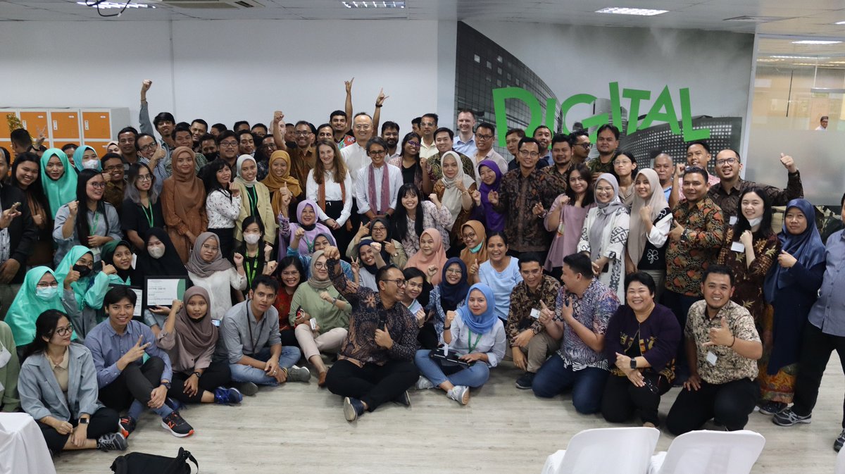 This week I had the pleasure to visit our Batam #smartfactory and to connect with #SEGreatPeople on site. The plant’s people and digital solutions - this combination brings innovation and responsibility together. <a href="/SchneiderElec/">Schneider Electric</a> #IndustriesOfTheFuture se.com/ww/en/work/cam…