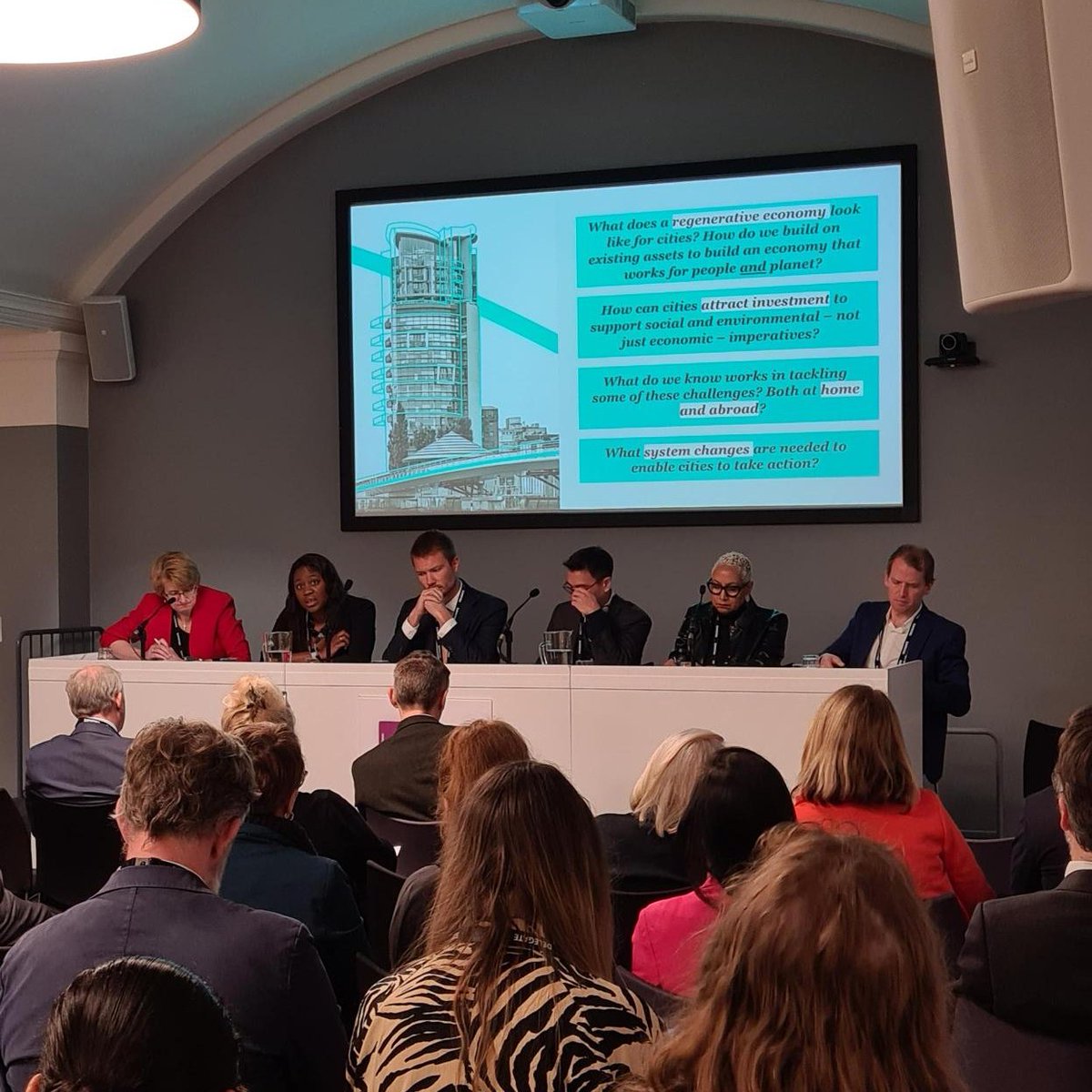 #UrbanSummit23 @LGALocalism: Panelists @SHinchcliffe, @Miatsf, @ahawksbee, @JWmusesthis, @Willgarton1 and Lord @NatWei are currently discussing and commenting on our #UKUrbanFutures commission.