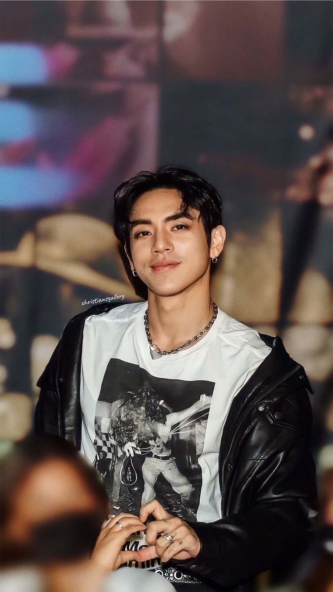 christiansgallery tweet media