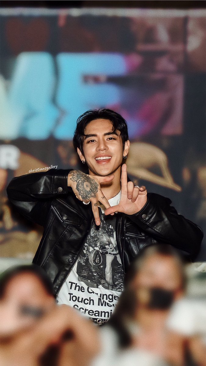 christiansgallery tweet media