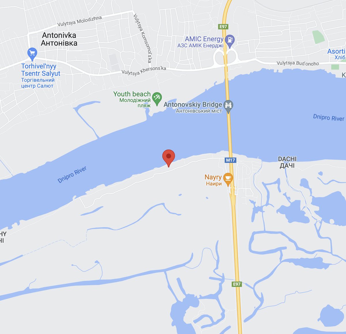 WarMonitor3's tweet photo. Ukrainian artillery hit an ammunition depot of Russian forces right on bank of the Dnipro river south of Antonivka https://t.co/U7brrKngfA