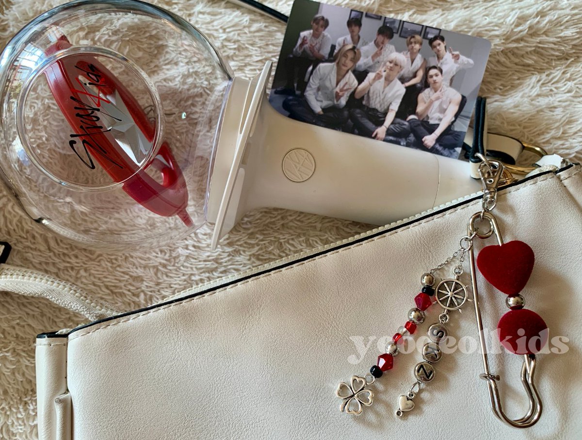 yeodeolkids's tweet photo. i will never make you lonely, you'll always be beside me~ ❣️

our neverending skz's 5th anniversary is near and we are very excited to celebrate it with you!! 

our lovestay collection will be available for pre-order soon! more details on the special day itself, STAY tuned 😉🫶 https://t.co/rJuef8ze9B