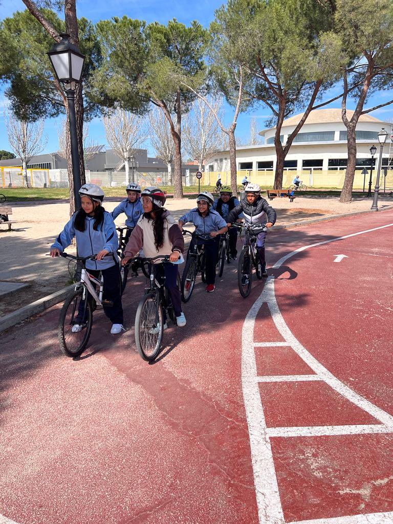 FSanBernardo1's tweet photo. Un año más hemos realizado esta actividad de Ed. Vial que tanto nos enseña y divierte.#EdVial #MCristina #VuestrasMetasNuestrosSueños https://t.co/tjsq4VR8Ld